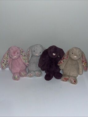 Rare retired jellycat bunny bundle - small